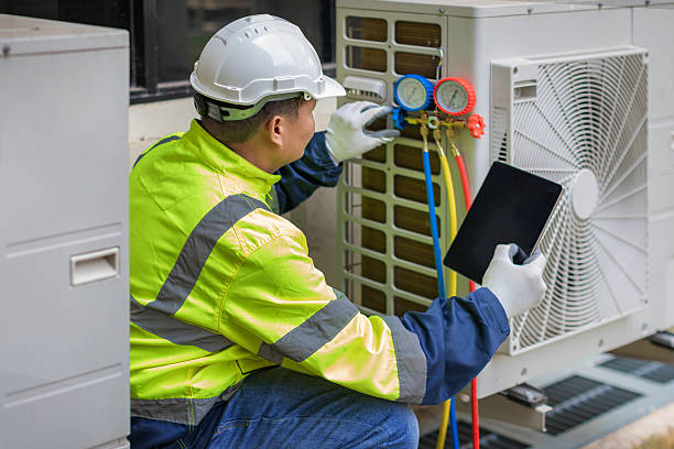 Professional Hvac technician working in Winthrop, IA